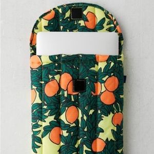 Urban Outfitters BAGGU 16” Puffy “Orange Tree” Laptop Case